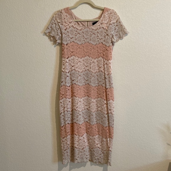 Classy and laced bodycon dress - Picture 1 of 7